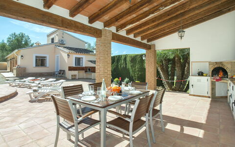 Villa Armonia: Wolk, Lucht, Water, Buitenmeubels, Schaduw, Tafel, Buitentafel, Stoel, Condominium, Veranda