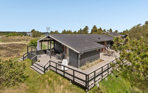 Arjuna - 3.8Km from the Sea: Struik, Stedelijk Ontwerp, Groundcover, Steen, Appartement, Landgoed, Metselwerk, Balkon, Landscaping