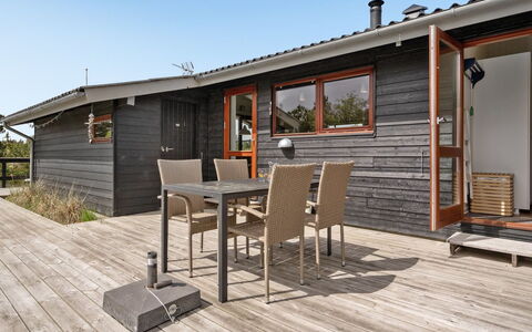 Arjuna - 3.8Km from the Sea: Struik, Stedelijk Ontwerp, Groundcover, Steen, Appartement, Landgoed, Metselwerk, Balkon, Landscaping