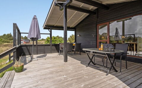 Arjuna - 3.8Km from the Sea: Struik, Stedelijk Ontwerp, Groundcover, Steen, Appartement, Landgoed, Metselwerk, Balkon, Landscaping