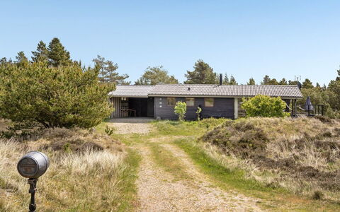 Arjuna - 3.8Km from the Sea: Struik, Stedelijk Ontwerp, Groundcover, Steen, Appartement, Landgoed, Metselwerk, Balkon, Landscaping