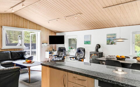 Jul - 900M from the Sea: Interieur Ontwerp, Plafond, Meubilair, Kamer, Stoel, Keuken, Huishoudapparatuur, Countertop, Woonkamer, Lichte Inrichting