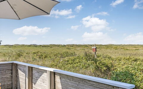 Hermoth - 300M from the Sea: Land Lot, Buitenmeubels, Balkon, Dek, Boardwalk, Plank, Hardwood, Gang, Stoel, Schaduw