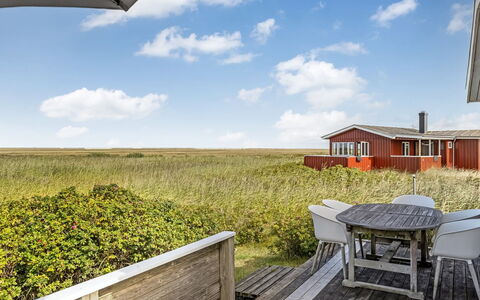 Hermoth - 300M from the Sea: Huis, Land Lot, Verblijf, Landgoed, Veranda, Hardwood, Stoel, Boerderij, Prairie, Werf