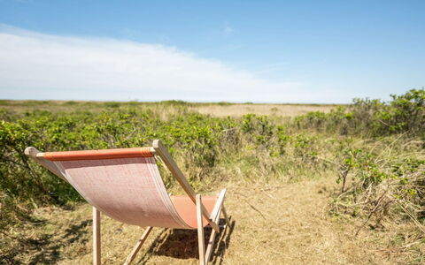 Hermoth - 300M from the Sea: Zomer, Ecoregio, Buitenmeubels, Strand, Stoel, Zee, Zand, Klapstoel, Zonlicht, Ligstoel