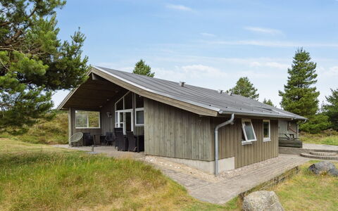 Erlinda - 3.1Km from the Sea: Plantengemeenschap, Zonlicht, Kruidachtige Plant, Tuin, Plantage, Landbouw, Boerderij