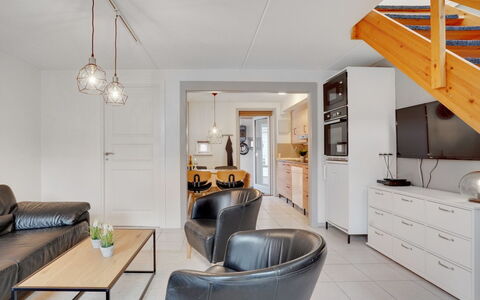 Paula - 2.3Km from the Sea: Meubilair, Interieur Ontwerp, Flooring, Hout, Plafond, Bankstel, Verdieping, Lichte Inrichting, Kamer, Woonkamer
