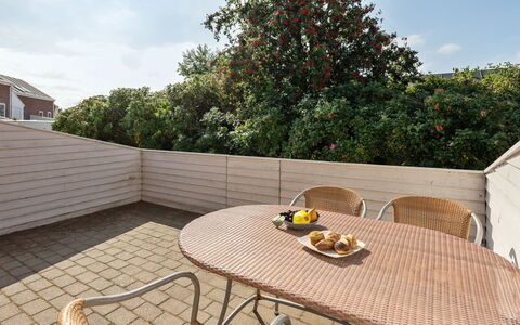 Maylin - 2.3Km from the Sea: Dak, Huis, Land Lot, Huis, Verblijf, Landgoed, Garden Gebouwen, Schaduw, Blokhut, Landscaping