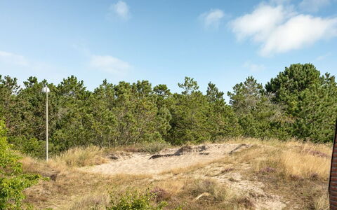 Maylin - 2.3Km from the Sea: Dak, Huis, Land Lot, Huis, Verblijf, Landgoed, Garden Gebouwen, Schaduw, Blokhut, Landscaping