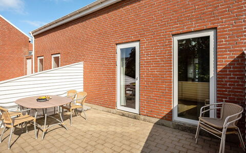 Maylin - 2.3Km from the Sea: Dak, Huis, Land Lot, Huis, Verblijf, Landgoed, Garden Gebouwen, Schaduw, Blokhut, Landscaping