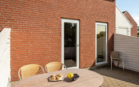 Maylin - 2.3Km from the Sea: Dak, Huis, Land Lot, Huis, Verblijf, Landgoed, Garden Gebouwen, Schaduw, Blokhut, Landscaping