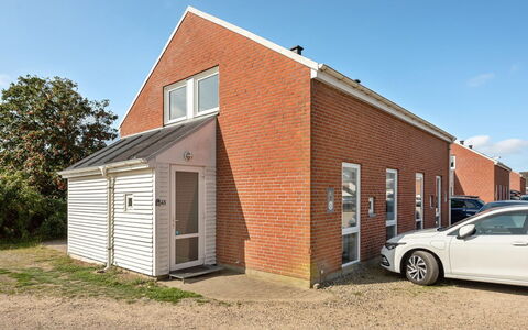 Maylin - 2.3Km from the Sea: Dak, Huis, Land Lot, Huis, Verblijf, Landgoed, Garden Gebouwen, Schaduw, Blokhut, Landscaping