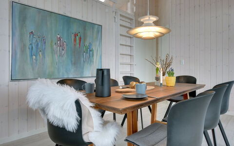 Gubbe - 500M from the Sea: Meubilair, Hout, Interieur Ontwerp, Flooring, Keuken En Eettafel, Stoel, Verdieping, Eetkamer, Tafel, Houten Vloer