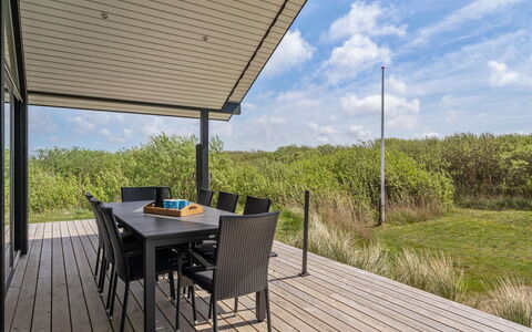 Gubbe - 500M from the Sea: Verblijf, Huis, Huis, Dak, Veranda, Landgoed, Siding, Garden Gebouwen, Boerderij, Werf