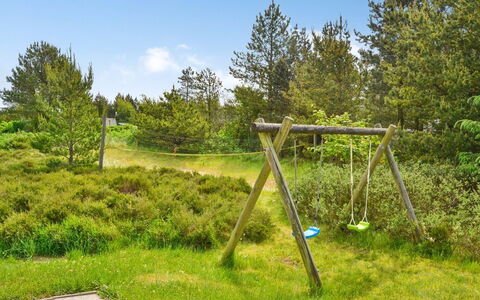 Gunlög - 3.1Km from the Sea: Gras, Groen, Vegetation, Struik, Grasland, Land Lot, Weide, Pasture, Tuin