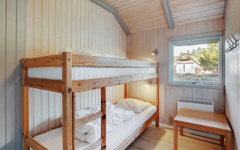 Gunlög - 3.1Km from the Sea: Hout, Slaapkamer, Deur, Bed, Beits, Huis, Stapelbed, Hardwood, Bed Frame, Plank