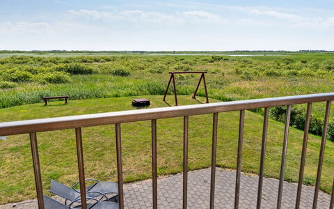 Andor - 500M from the Sea: Struik, Stedelijk Ontwerp, Groundcover, Steen, Appartement, Landgoed, Metselwerk, Balkon, Landscaping