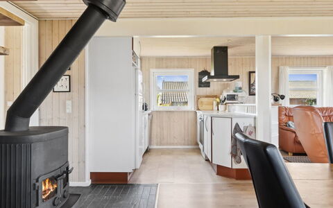 Andor - 500M from the Sea: Struik, Stedelijk Ontwerp, Groundcover, Steen, Appartement, Landgoed, Metselwerk, Balkon, Landscaping