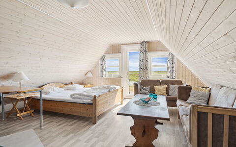 Andor - 500M from the Sea: Struik, Stedelijk Ontwerp, Groundcover, Steen, Appartement, Landgoed, Metselwerk, Balkon, Landscaping