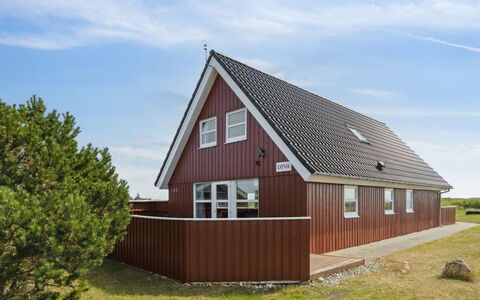 Andor - 500M from the Sea: Struik, Stedelijk Ontwerp, Groundcover, Steen, Appartement, Landgoed, Metselwerk, Balkon, Landscaping