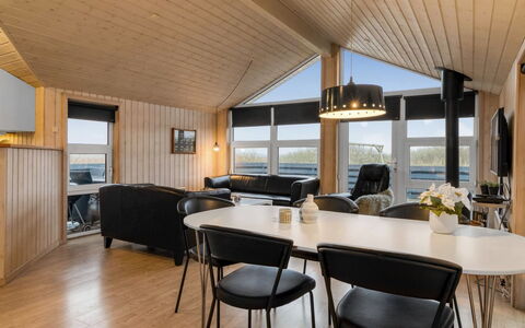 Arnkil - 700M from the Sea: Struik, Stedelijk Ontwerp, Groundcover, Steen, Appartement, Landgoed, Metselwerk, Balkon, Landscaping