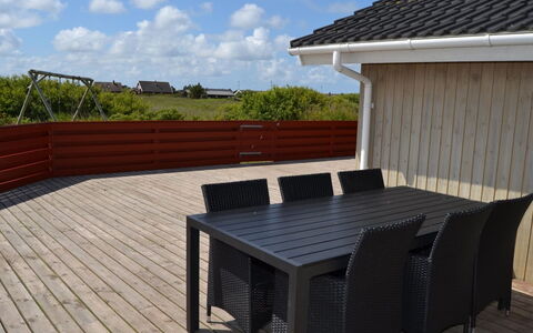 Arnkil - 700M from the Sea: Struik, Stedelijk Ontwerp, Groundcover, Steen, Appartement, Landgoed, Metselwerk, Balkon, Landscaping
