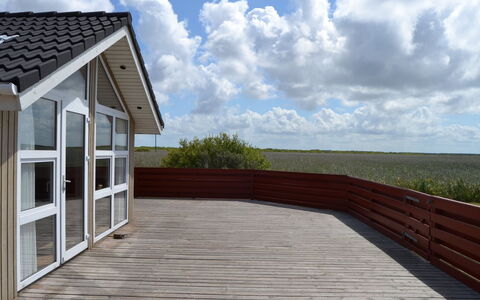 Arnkil - 700M from the Sea: Struik, Stedelijk Ontwerp, Groundcover, Steen, Appartement, Landgoed, Metselwerk, Balkon, Landscaping