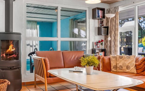 Livni - 3.8Km from the Sea: Meubilair, Interieur Ontwerp, Hout, Flooring, Tafel, Verdieping, Stoel, Verlichting, Woonkamer, Kamer