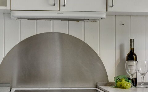 Livni - 3.8Km from the Sea: Toestel Van De Keuken, Keuken, Countertop, Major Appliance, Huishoudapparatuur, Lichte Inrichting, Fornuis, Gasfornuis, Cabinetry