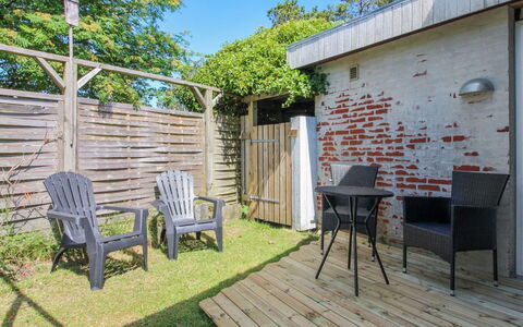Sylvie - 1.5Km from the Sea: Dak, Huis, Land Lot, Huis, Verblijf, Landgoed, Garden Gebouwen, Schaduw, Blokhut, Landscaping