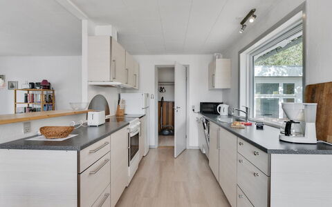 Sylvie - 1.5Km from the Sea: Appartement, Schaduw, Balkon, Stoel, Hek, Buitenmeubels, Aluminium, Kunstgras