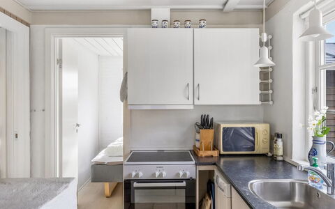 Amaja - 1.9Km from the Sea: Keuken, Toestel Van De Keuken, Meubilair, Major Appliance, Interieur Ontwerp, Countertop, Flooring, Hout, Huishoudapparatuur, Verdieping