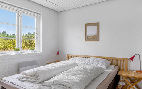 Amaja - 1.9Km from the Sea: Slaapkamer, Bed, Hout, Bedding, Laken, Interieur Ontwerp, Verdieping, Flooring, Plafond, Bed Frame