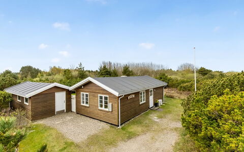 Amaja - 1.9Km from the Sea: Meubilair, Buitenmeubels, Tableware, Tafel, Drinkware, Stoel, Buitentafel, Voedsel, Fles