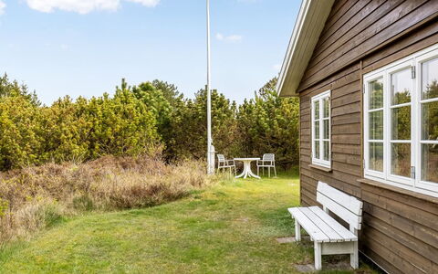 Amaja - 1.9Km from the Sea: Meubilair, Buitenmeubels, Tableware, Tafel, Drinkware, Stoel, Buitentafel, Voedsel, Fles