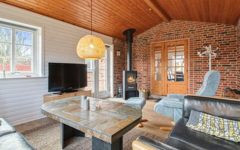 Hendrine - 500M from the Sea: Verblijf, Huis, Huis, Dak, Veranda, Landgoed, Siding, Garden Gebouwen, Boerderij, Werf