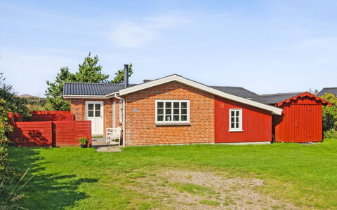 Hendrine - 500M from the Sea: Verblijf, Huis, Huis, Dak, Veranda, Landgoed, Siding, Garden Gebouwen, Boerderij, Werf
