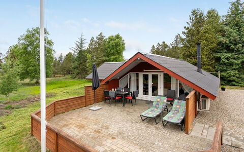 Runulf - 2.9Km from the Sea: Struik, Stedelijk Ontwerp, Groundcover, Steen, Appartement, Landgoed, Metselwerk, Balkon, Landscaping