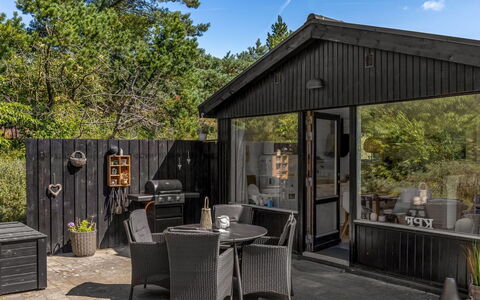 Inga - 1.3Km from the Sea: Hout, Deur, Verblijf, Garden Gebouwen, Schuur, Dek, Siding, Veranda, Hardwood, Werf