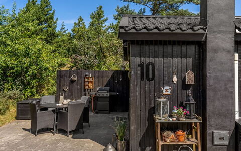 Inga - 1.3Km from the Sea: Hout, Bloempot, Tuin, Verblijf, Backyard, Garden Gebouwen, Werf, Hardwood, Landscaping, Schaduw