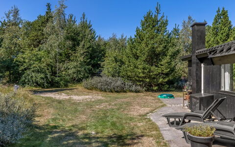 Inga - 1.3Km from the Sea: Struik, Land Lot, Plantengemeenschap, Tuin, Schaduw, Landscaping, Backyard, Werf, Evergreen