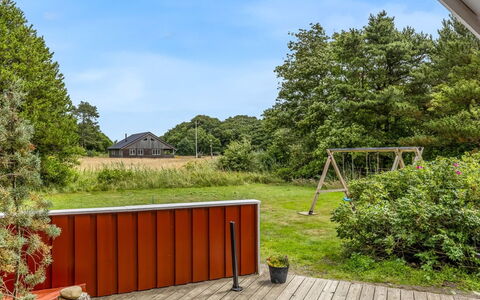 Vivan - 3.8Km from the Sea: Gras, Hout, Land Lot, Tuin, Gazon, Backyard, Garden Gebouwen, Schaduw, Verblijf, Hardwood