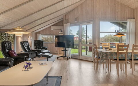Vivan - 3.8Km from the Sea: Hout, Plafond, Interieur Ontwerp, Huis, Verblijf, Kamer, Houten Vloer, Woonkamer, Hardwood, Bankstel