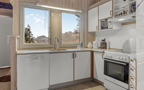 Vivan - 3.8Km from the Sea: Keuken, Toestel Van De Keuken, Hout, Major Appliance, Countertop, Cabinetry, Interieur Ontwerp, Flooring, Kamer, Huishoudapparatuur
