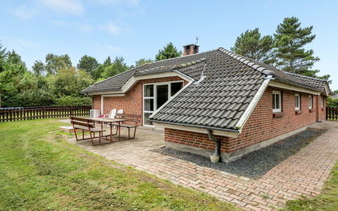 Botulf - 3.8Km from the Sea: Verblijf, Huis, Huis, Dak, Veranda, Landgoed, Siding, Garden Gebouwen, Boerderij, Werf