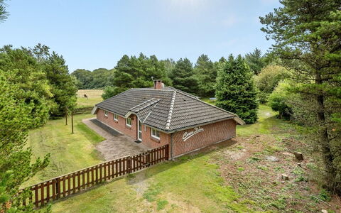 Botulf - 3.8Km from the Sea: Verblijf, Huis, Huis, Dak, Veranda, Landgoed, Siding, Garden Gebouwen, Boerderij, Werf