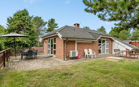 Botulf - 3.8Km from the Sea: Verblijf, Huis, Huis, Dak, Veranda, Landgoed, Siding, Garden Gebouwen, Boerderij, Werf