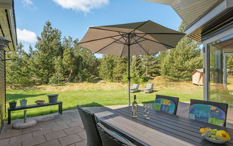 Bogatin - 1Km from the Sea: Meubilair, Stoel, Buitenmeubels, Tafel, Keuken En Eettafel, Buitentafel, Land Lot, Schaduw, Tuin, Patio