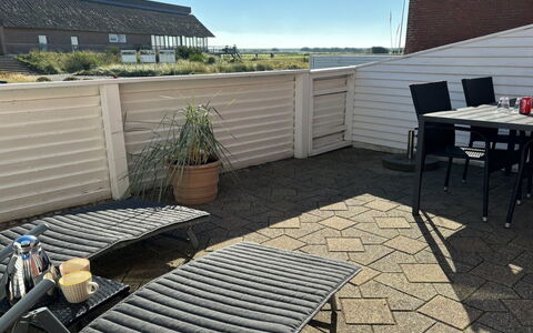 Bosse - 2.3Km from the Sea: Meubilair, Buitenmeubels, Stoel, Buitentafel, Schaduw, Hardwood, Bloempot, Beits, Dek, Balkon