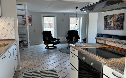 Bosse - 2.3Km from the Sea: Flooring, Verdieping, Meubilair, Interieur Ontwerp, Verlichting, Plafond, Keuken, Kamer, Stoel, Countertop